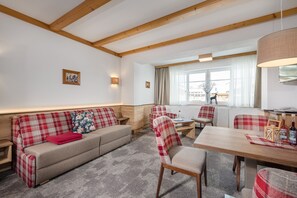 Living area - Apartments  Garni Alpenrose (Tweng)