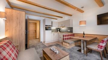 Apartment (T5) | Living area | 41-inch LCD TV with cable channels, TV