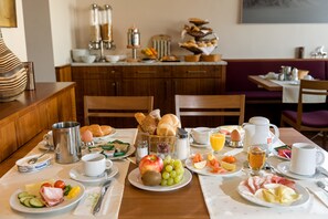 Desayuno buffet todos los días (con cargo) 