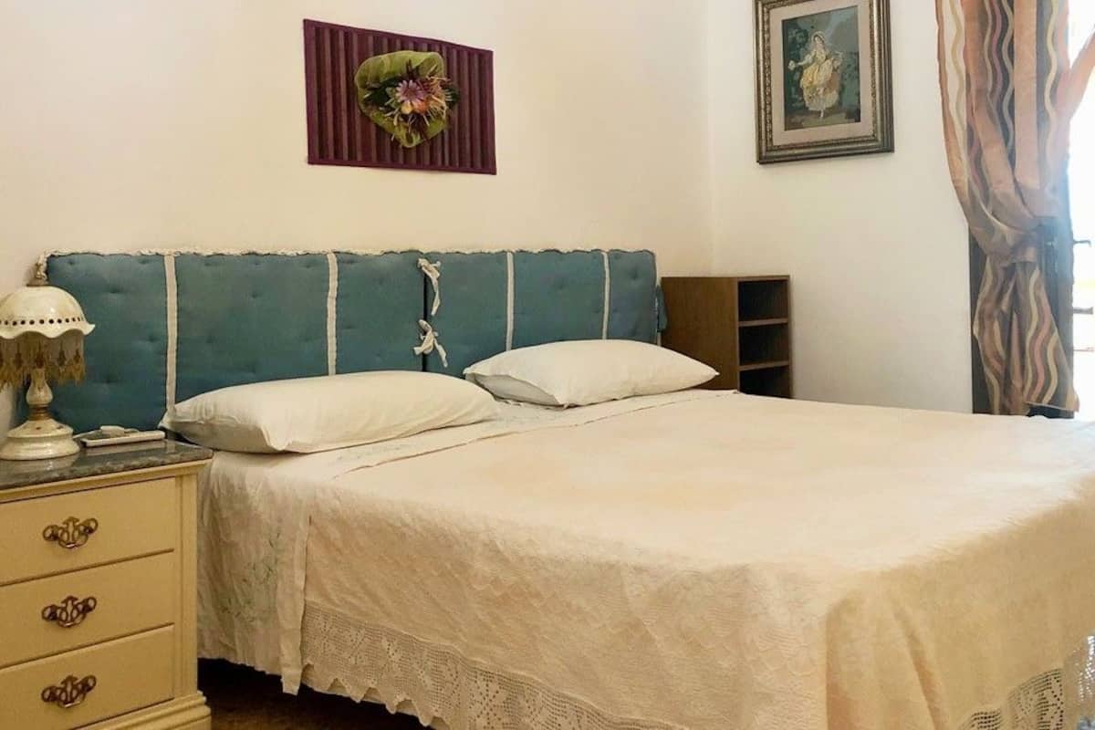Basic Double Room (Malvaro) | Free WiFi