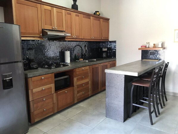 Fridge, microwave, stovetop, coffee/tea maker - 10  minutes walking to the beach (Bucerias)