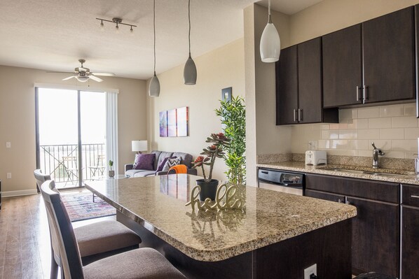 Private kitchen | Fridge, microwave, oven, stovetop