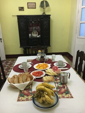 Daily cooked-to-order breakfast (EUR 5 per person)