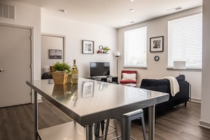 Basic Apartment, 1 Bedroom, Balcony | In-room dining
