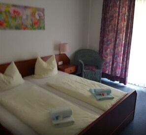 Skrivebord, skrivebord for bærbar PC, blendingsgardiner og barnesenger