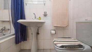 Deluxe Double Room | Bathroom
