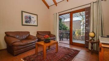 Deluxe Double Room | Living area