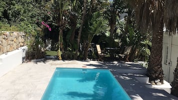 Kolam renang outdoor