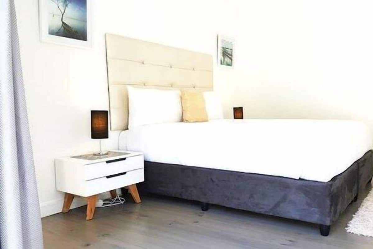 Chambre Double Premium, 1 trĂšs grand lit, salle de bains attenante, vue piscine