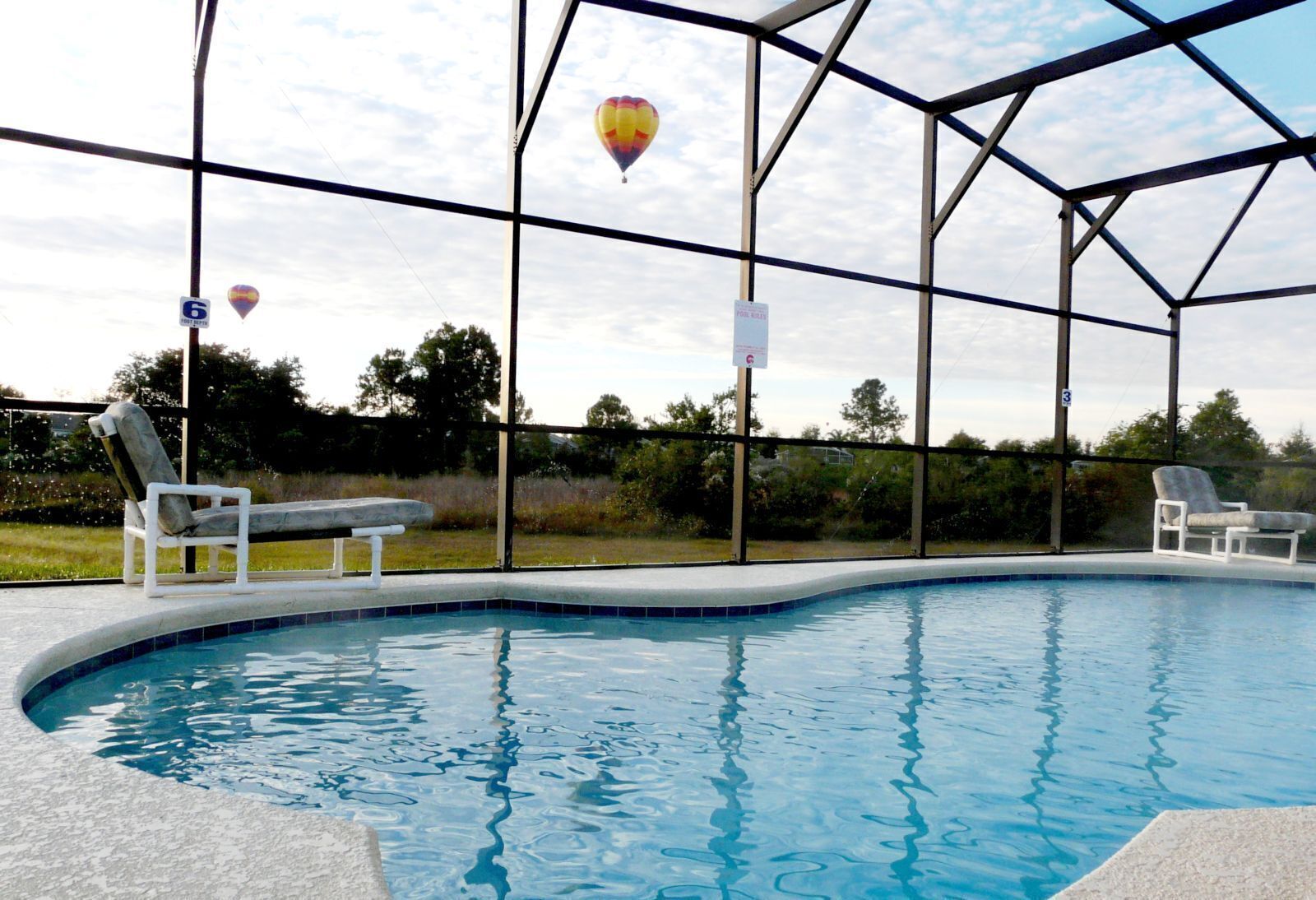 Private Pool, BBQ,WiFi, Game Room, No rear neighbors, TV in all rooms,wood floor