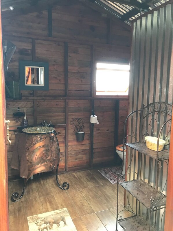 Bathroom - Knysna Lodge Self Catering Accommodation (Knysna)