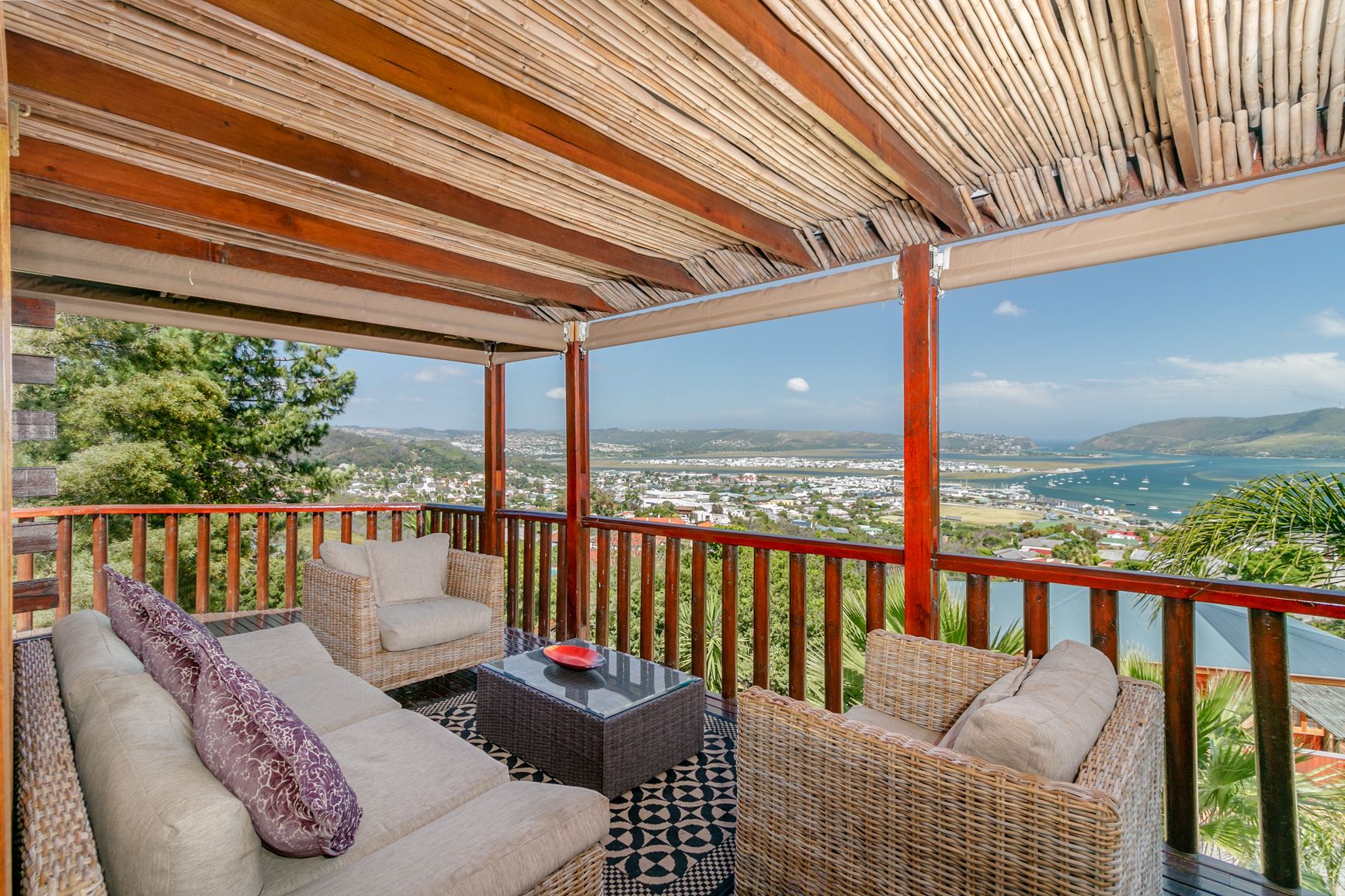 Nhà tiện nghi đơn giản, 4 phòng ngủ | Hiên