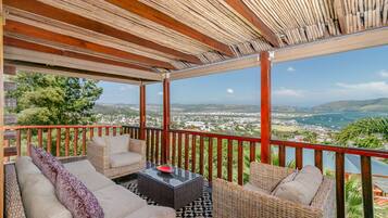 Nhà tiện nghi đơn giản, 4 phòng ngủ | Hiên