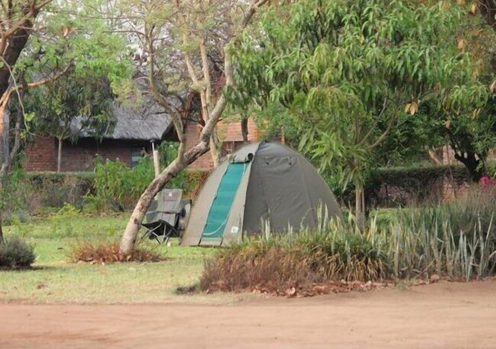 Barefoot Lodge and Safaris by null