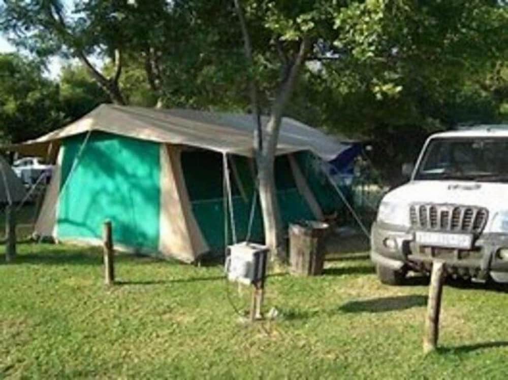 Barefoot Lodge and Safaris by null