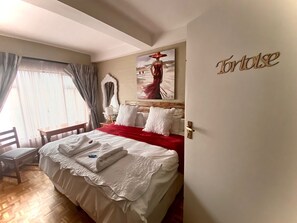 Executive Double Room | In-room safe, free WiFi, bed sheets - The-Ark B & B (Pearly Beach)