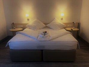 Free WiFi, bed sheets - A&M Hotel Barsinghausen (Barsinghausen)