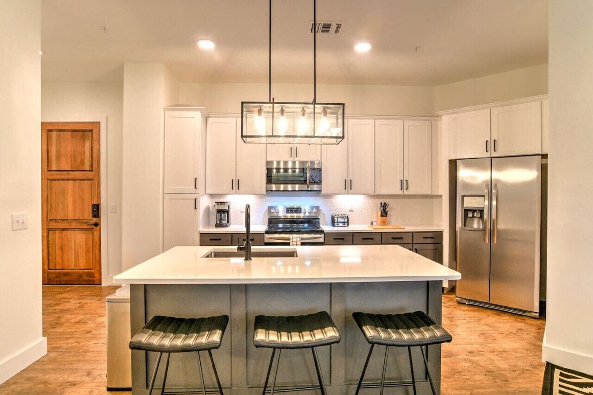 Luxury 2 King 2 Bath Condo