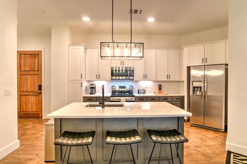 Neue Luxus-Wohnung mit 2 Schlafzimmern und 2 Bädern im Herzen der Innenstadt von Asheville