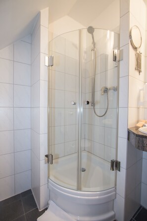 Bathroom shower - Hotel Garni am Markt (Neustadt bei Coburg)