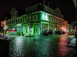 Fachada da propriedade à noite