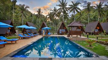Outdoor pool, sun loungers