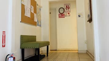 Pintu masuk interior