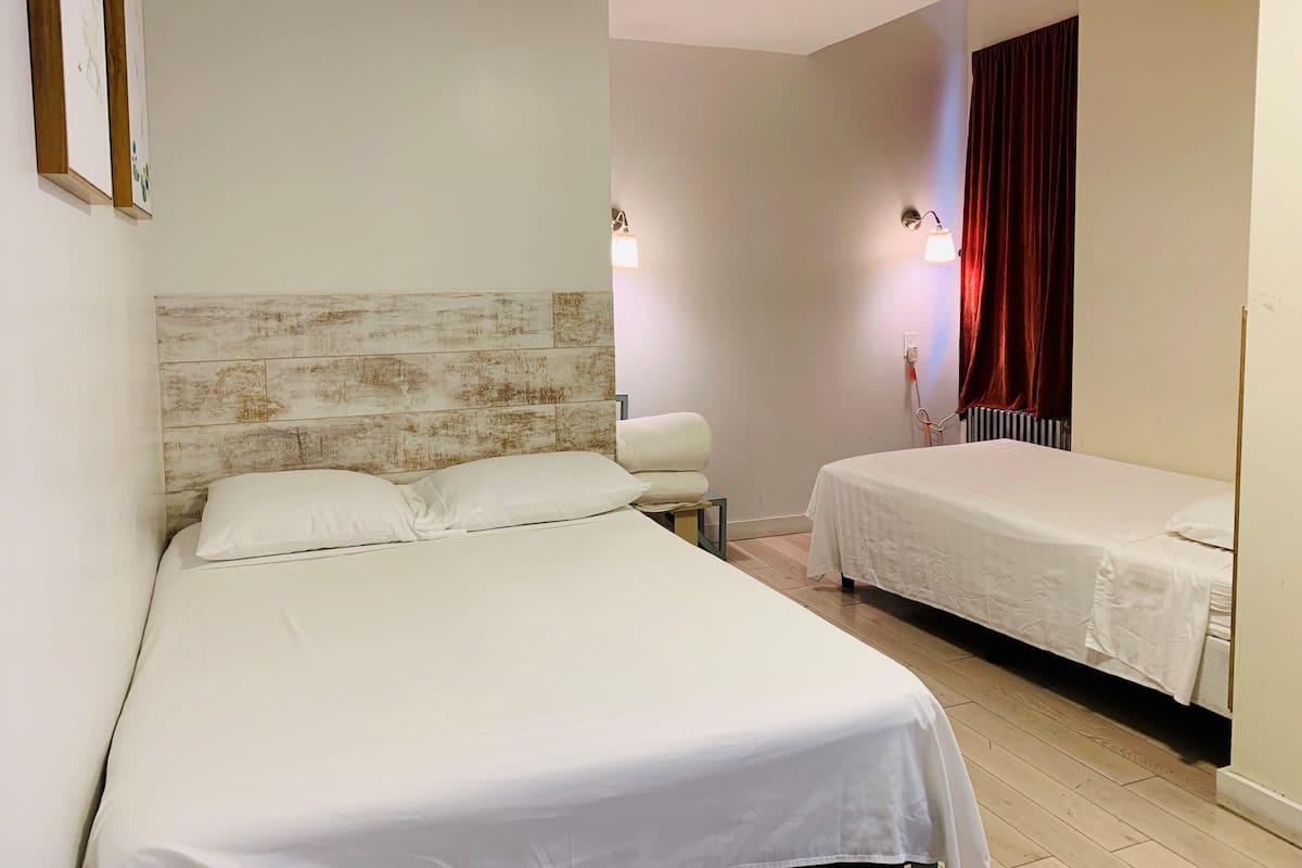 Kamar Triple Basic | Wi-Fi gratis dan seprai linen