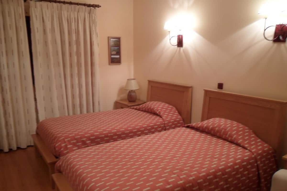 Driepersoonskamer | Gratis babybedden, gratis wifi, beddengoed