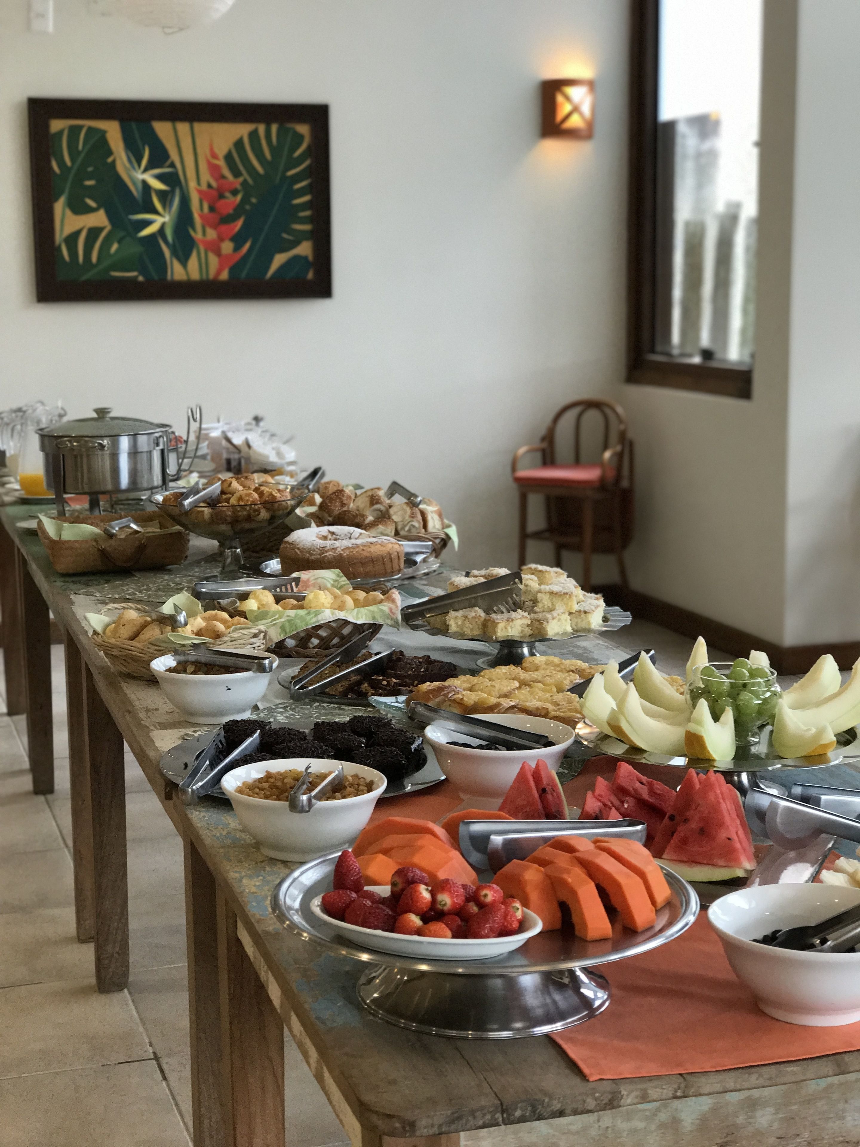 Café da manhã com buffet grátis todos os dias