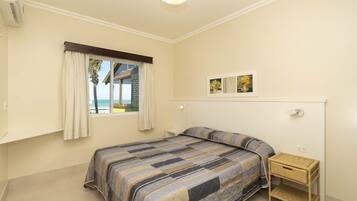 Apartamento standard, 1 quarto, vista para o mar | Cofres nos quartos, Wi-Fi de cortesia, roupa de cama