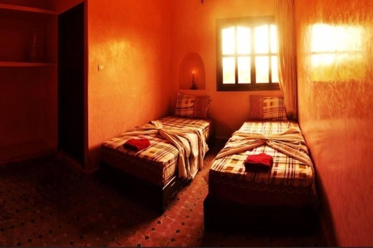 واي فاي مجانًا وملاءات أسرّة