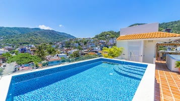 Außenpool, geöffnet von 07:00 Uhr bis 22:00 Uhr, Sonnenschirme