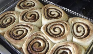 Desayuno con opciones de la cocina local incluido todos los días