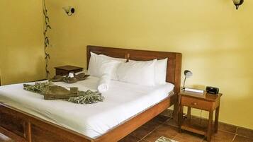 Suite Deluxe | 1 habitación, caja de seguridad en la habitación y escritorio