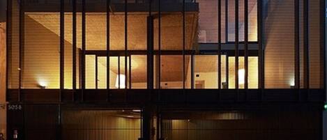 Fachada del alojamiento - Noche