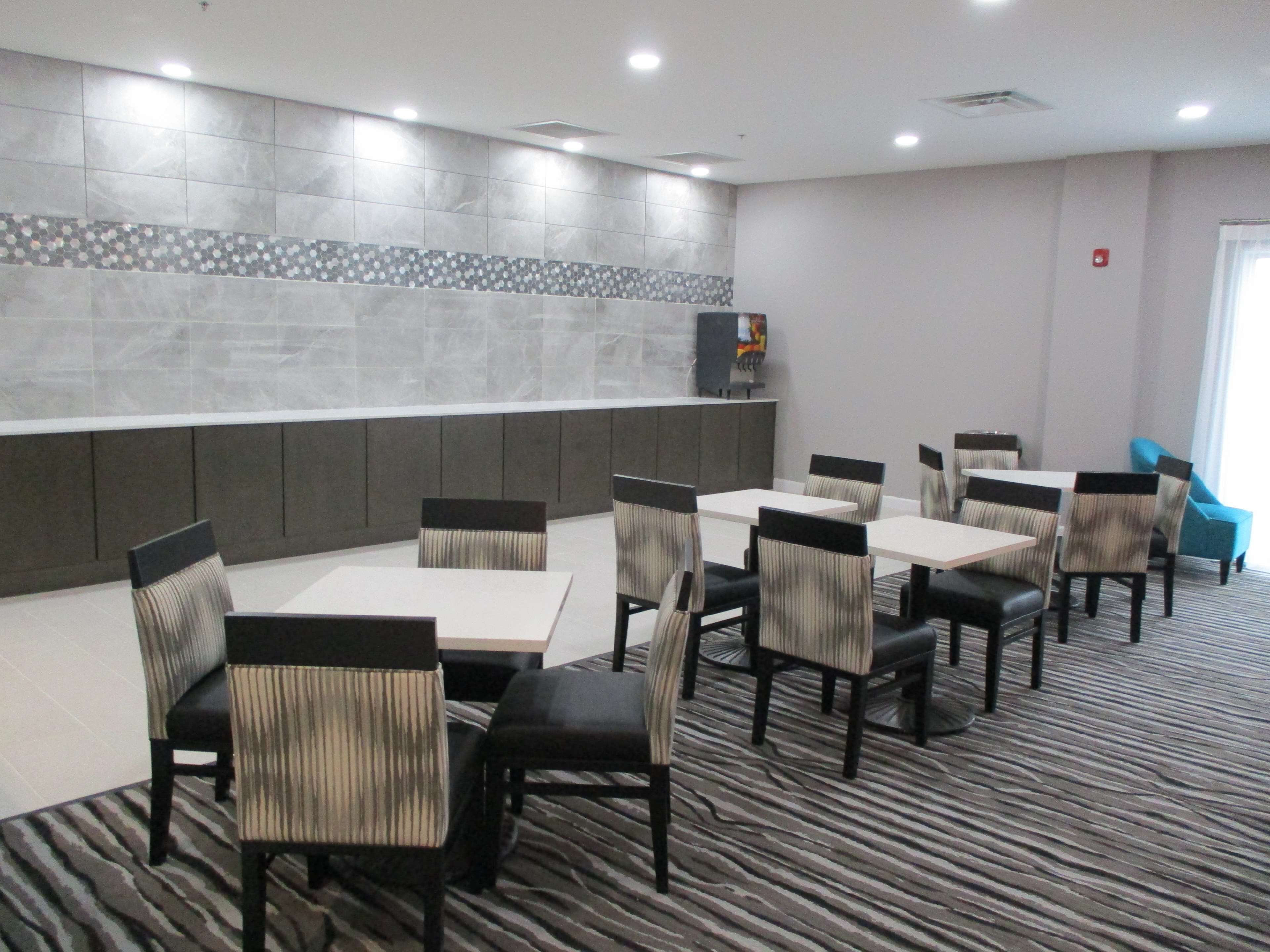 free daily full breakfast