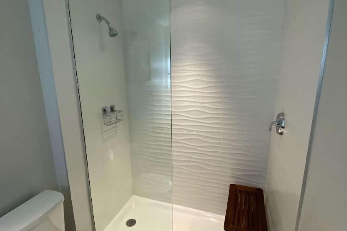 Salle de bain | Articles de toilette (gratuits), séchoir à cheveux, serviettes fournies