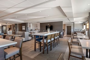 Bar (on property) - Best Western Premier Prince Albert (Prince Albert)