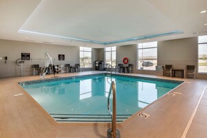Una piscina cubierta
