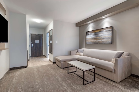 Premium bedding, minibar, in-room safe, desk. Best Western Premier Prince Albert