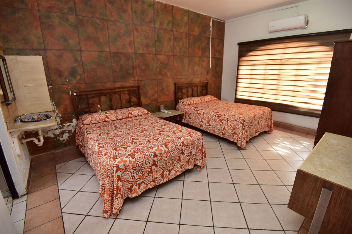 Iron/ironing board, WiFi (free), bed sheets