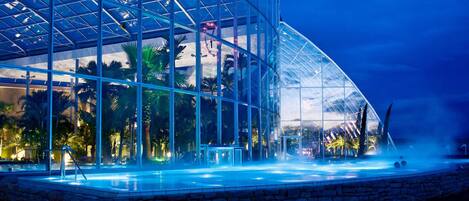 Sauna, hot tub, steam room, hot springs, massages