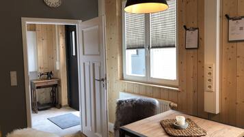 Comfort Studio, 1 Bedroom | In-room dining