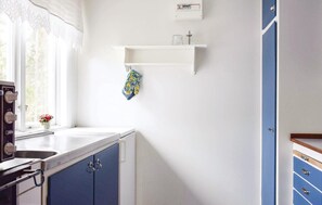 Réfrigérateur, plaque de cuisson, cafetière/bouilloire