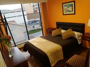 Executive Double Room, 1 Double Bed | Desk, laptop workspace, free WiFi, bed sheets - Hotel Báltico (Quito)