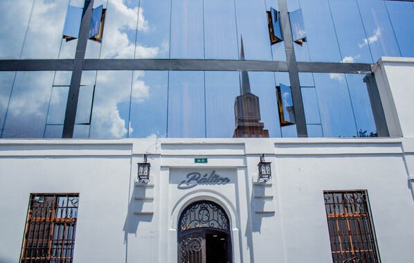 Front of property - Hotel Báltico (Quito)