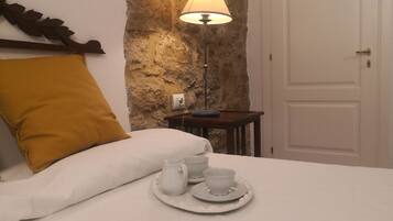 3 camere, una scrivania, Wi-Fi, lenzuola