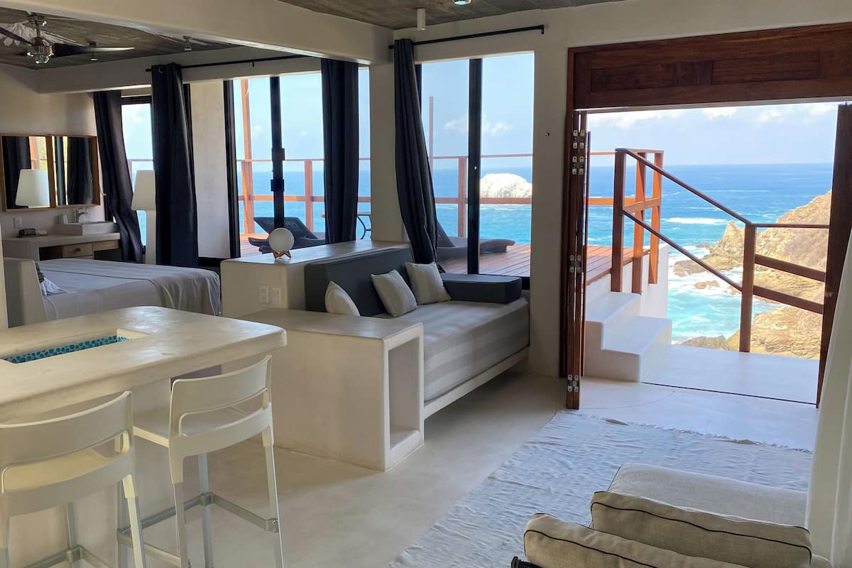 Rooftop Loft | Premium bedding, minibar, in-room safe, desk
