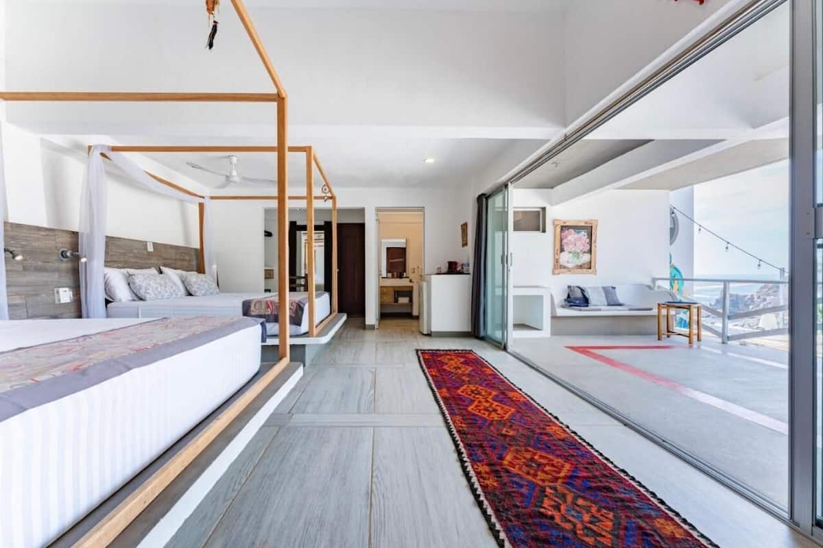 Master Balcony | Premium bedding, minibar, in-room safe, desk